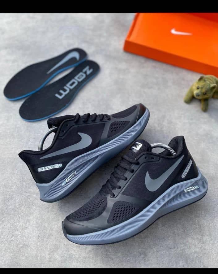 NIKE GUIDE 10 RUNNING SHOES