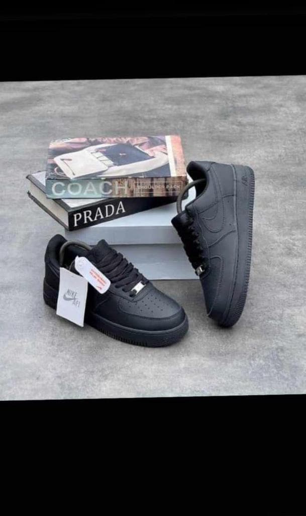 NIKE AIR FORCE 1 LOW "TRIPLE BLACK"